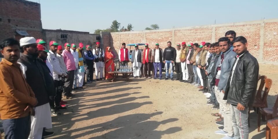 जालौन-युवा घेरा कार्यक्रम समाजवादी पार्टी युवाओं से संवाद कर समाजवादी सरकार में चलाएंगे विकास कार्य योजनाओं की चर्चा सोनी न्यूज़