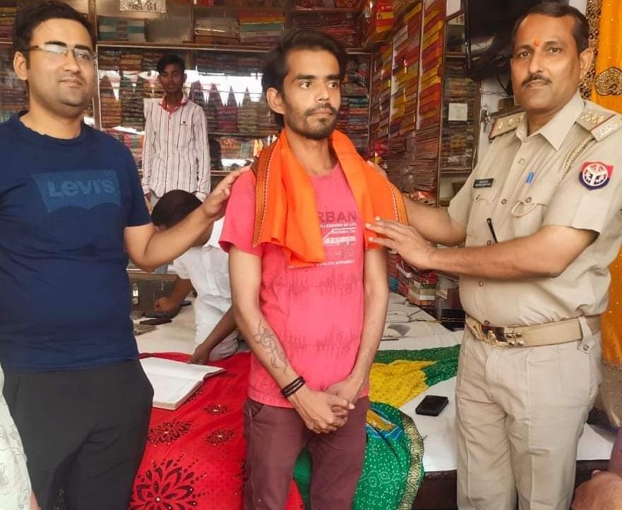 ई -रिक्शा चालक ने पेश की ईमानदारी की मिसाल_लौटाये 15000 रु सोनी न्यूज़