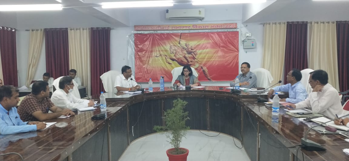 सभी ग्राम सचिव अपने-अपने क्षेत्रों में साफ-सफाई व्यवस्था सुनिश्चित कराये:DM जालौन सोनी न्यूज़