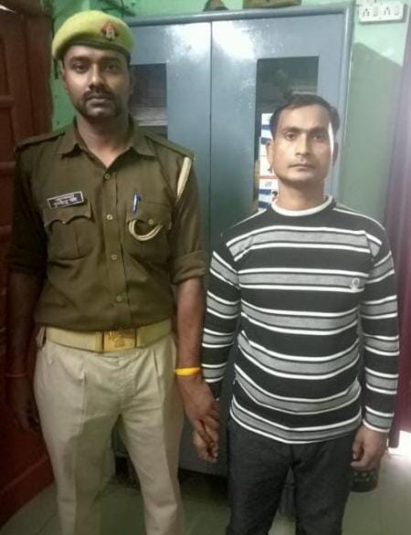 लखनऊ-जीआरपी पुलिस ने ट्रेन से फर्जी सिपाही को अरेस्ट गिरफ्तार।