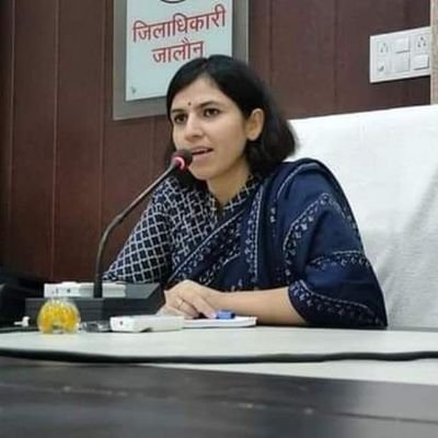 Dm jalaun chandni singh