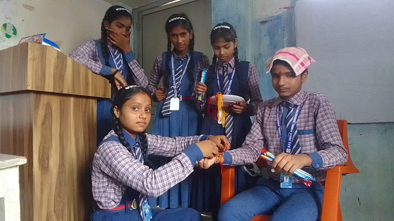 आर पी एस पब्लिक स्कूल में मनाया गया राखी का त्योहार।