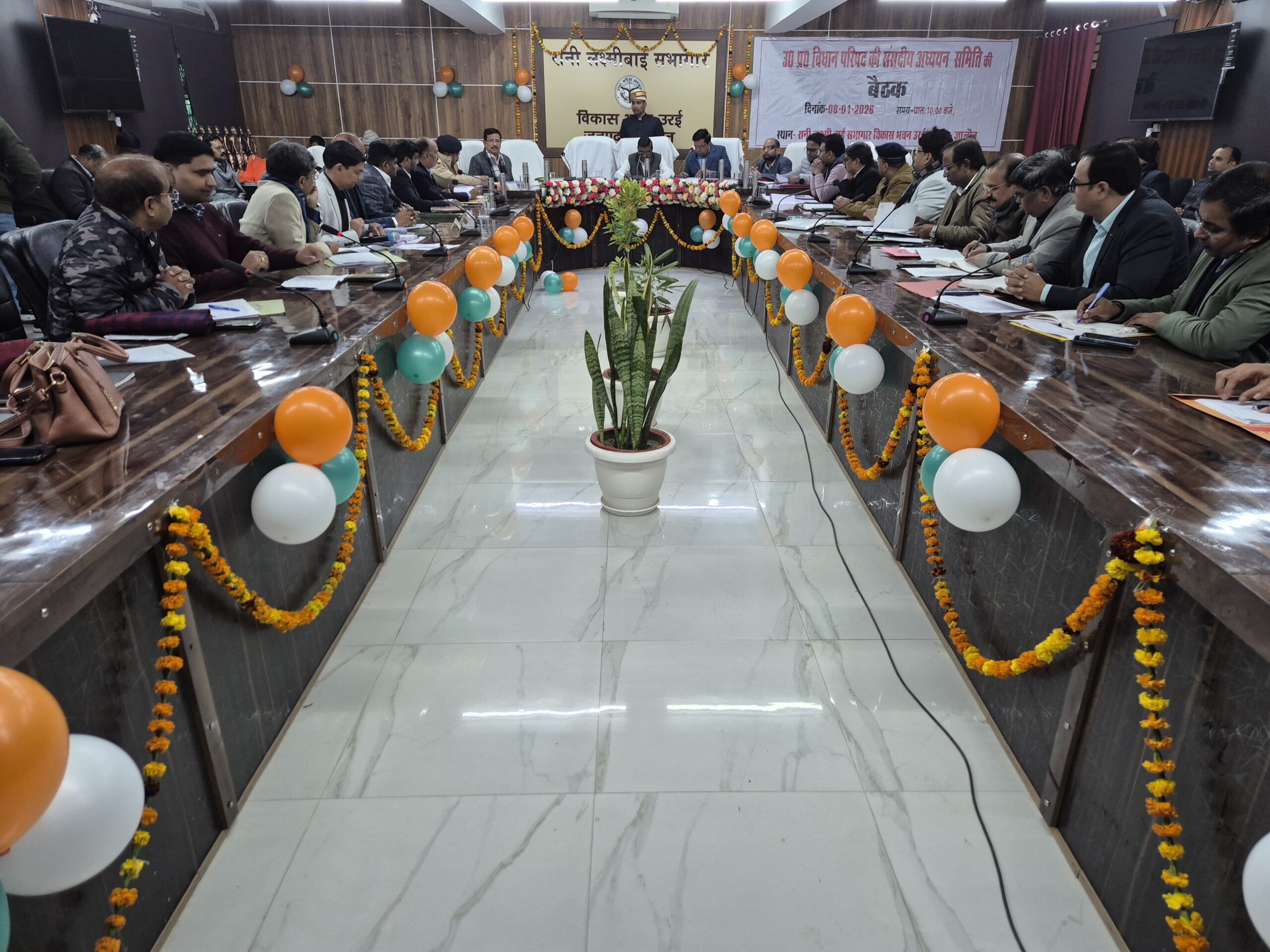 विधान परिषद की संसदीय अध्ययन समिति की अहम बैठक, जनप्रतिनिधियों के प्रश्नों पर कृत कार्यवाही की हुई गहन समीक्षा