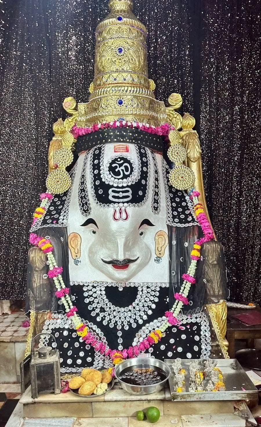 मध्यप्रदेश के इस प्राचीन शनि मंदिर मे सरसों का तेल नहीं, चढ़ाया जाता है सिंदूर