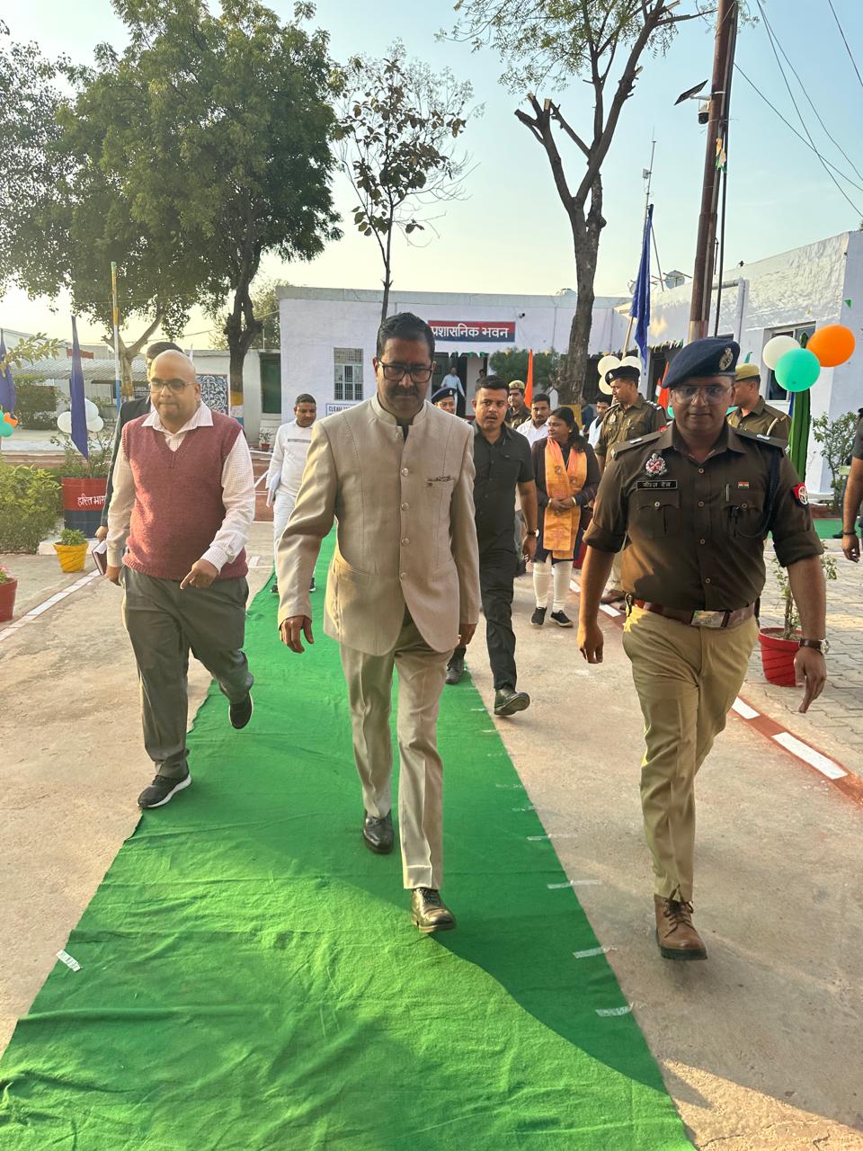 Jalaun : एडमिनिस्ट्रेटिव जज, हाईकोर्ट इलाहाबाद ने जिला जेल उरई का भ्रमण कर किया निरीक्षण