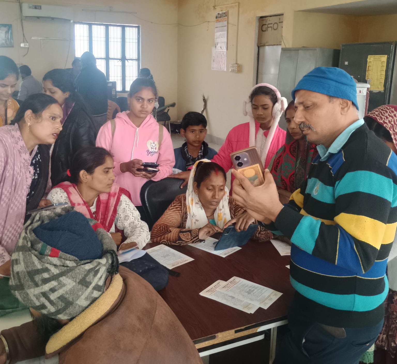 Jalaun : अब बीसी सखी भी बनायेगी आयुष्मान कार्ड, 2.49 लाख पात्रों को बनना है आयुष्मान