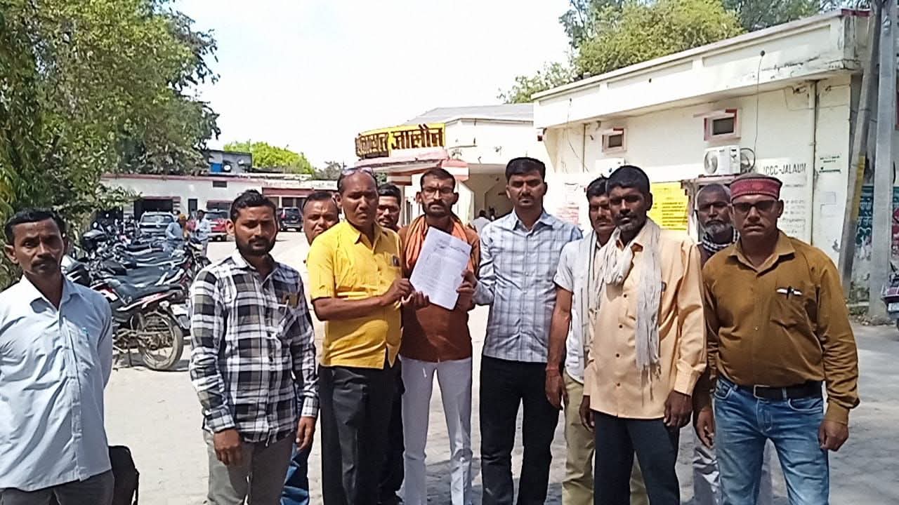 9 माह से मानदेय न मिलने से मनरेगा कर्मियों में रोष,बीडीओ को सौंपा ज्ञापन।