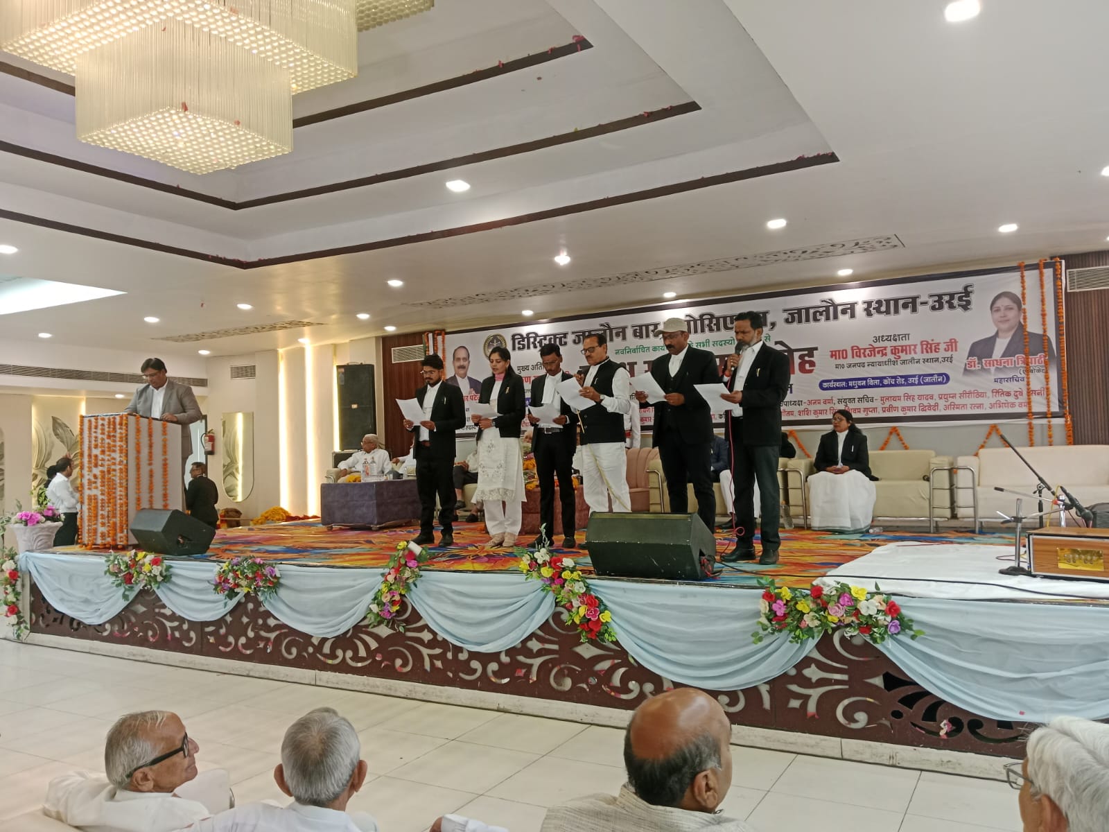 Jalaun : डिस्ट्रिक्ट जालौन बार एसोसिएशन का शपथ ग्रहण समारोह हुआ सम्पन्न