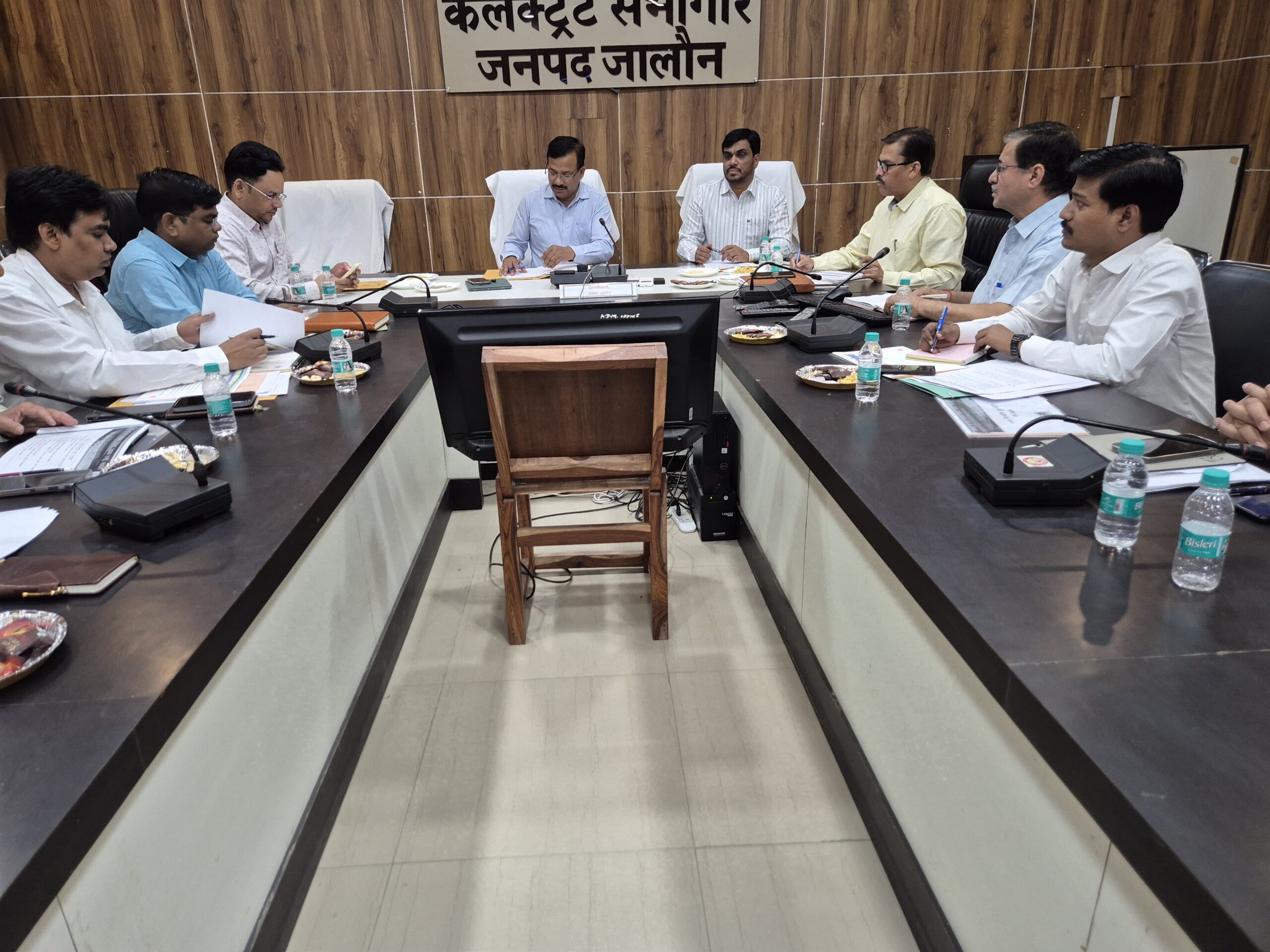 बाढ़ से निपटने को प्रशासन अलर्ट, डीएम ने तैयारियों की समीक्षा की