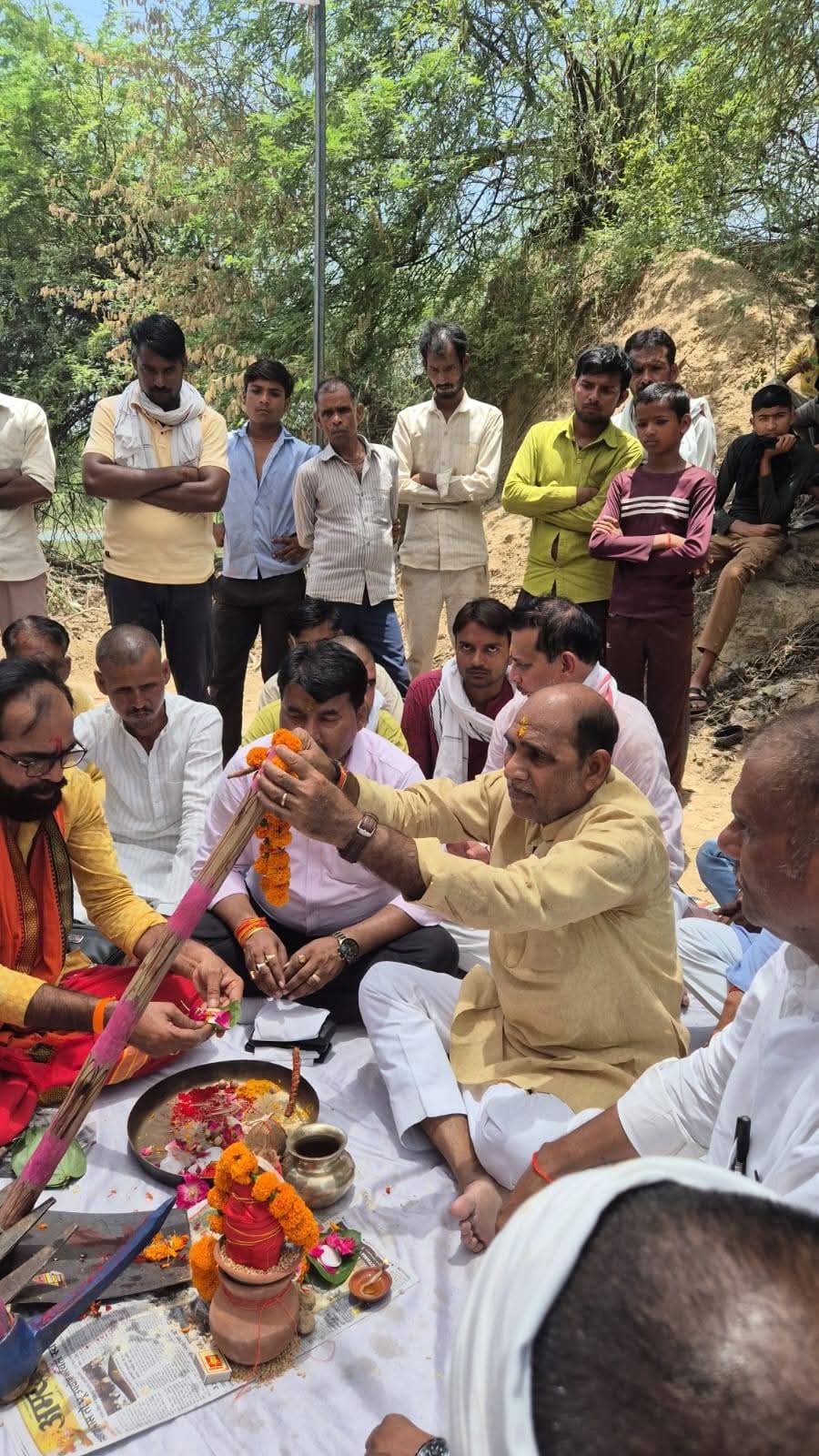 12 करोड़ की लागत से बनने वाले पुल का विधायक गौरी शंकर वर्मा ने किया भूमिपूजन।