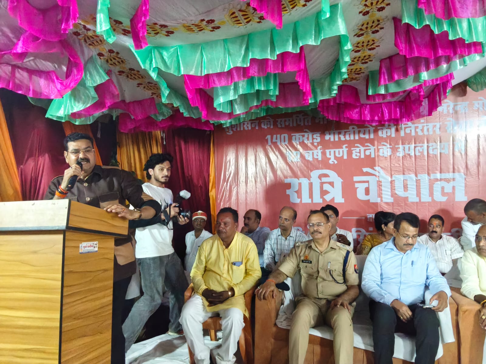 Jalaun : केंद्र सरकार के 12 वर्ष पूर्ण होने के उपलक्ष्य में प्रभारी मंत्री ने ग्रामीणों से किया सीधा संवाद