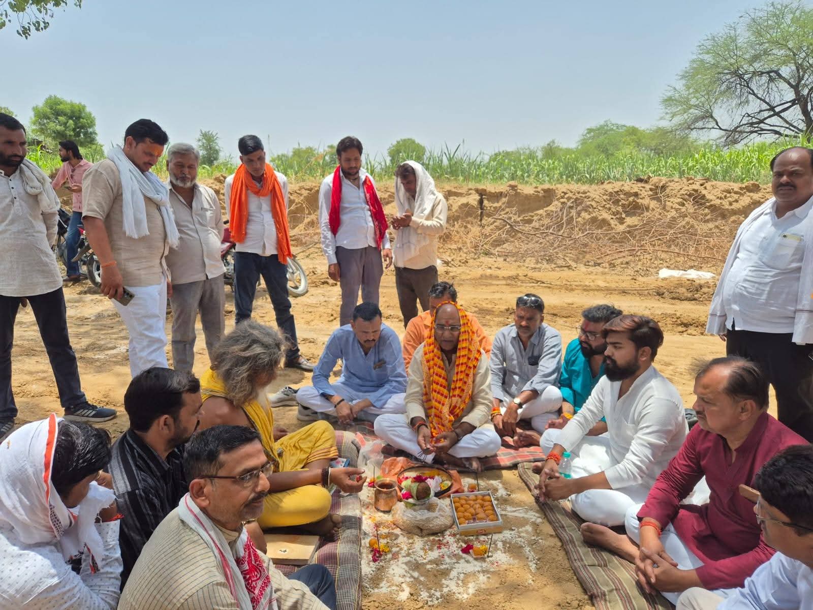 पथारिया से गुमावली तक संपर्क मार्ग निर्माण का विधायक गौरी शंकर वर्मा ने किया भूमिपूजन।