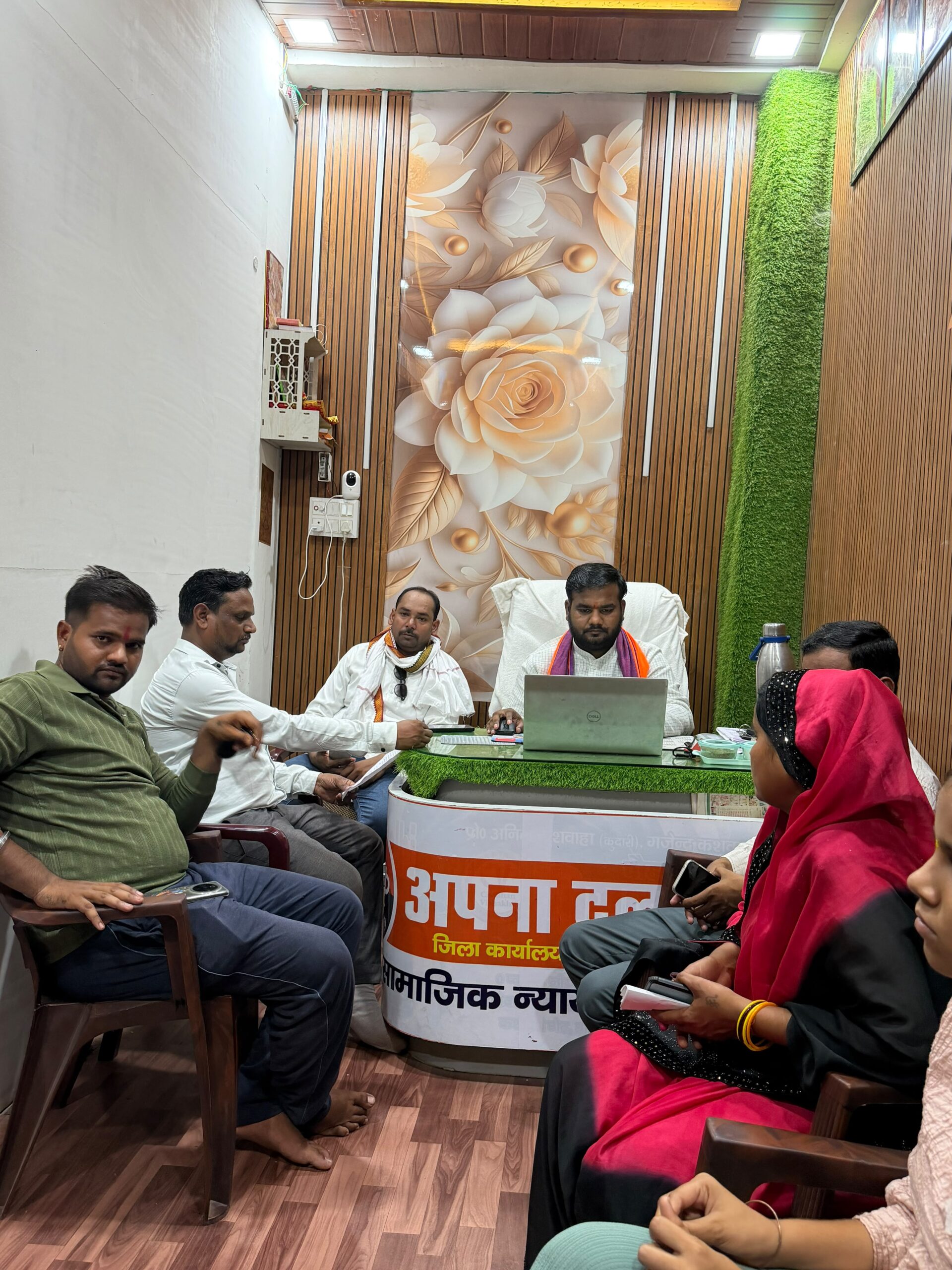 उरई : अपना दल (एस) के जिला कार्यालय पर ‘साप्ताहिक जनसुनवाई’ कार्यक्रम हुआ सम्पन्न