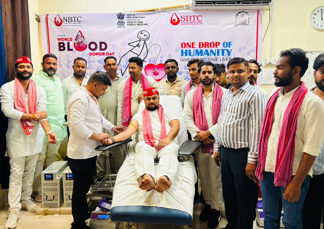 सपा मुखिया अखिलेश यादव के जन्मदिन पर युवजन सभा ने किया रक्तदान, वृक्षारोपण व सेवा कार्य
