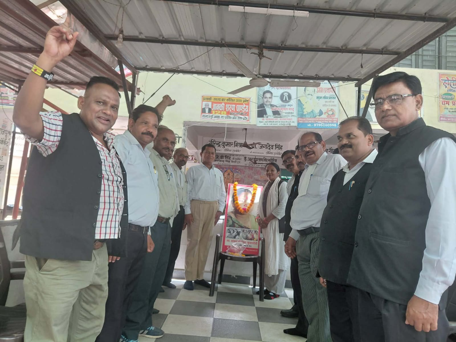 Jhansi : फूलन देवी का 25वे परिनिर्वाण दिवस पर डॉ.अम्बेडकर राष्ट्रीय अधिवक्ता संघ भारत यूनिट झांसी ने श्रद्धा सुमन किये अर्पित