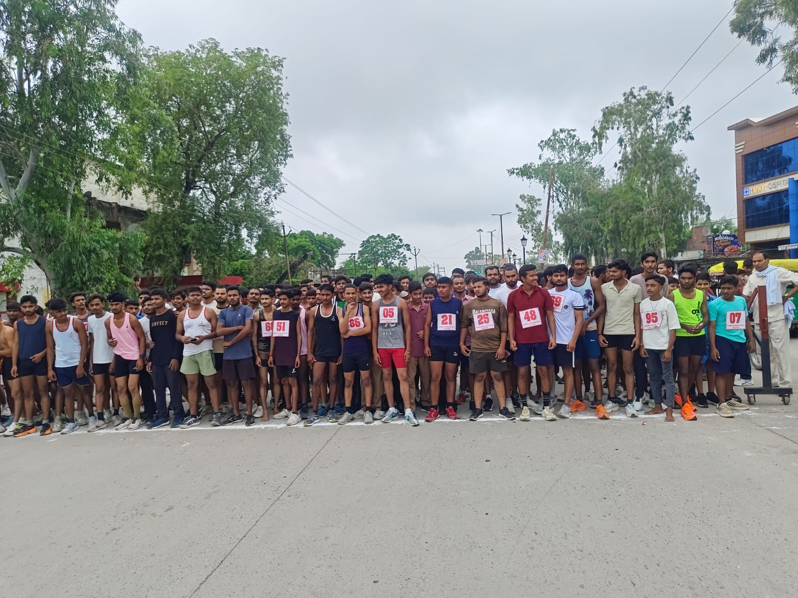 Jalaun : हर घर तिरंगा अभियान के अन्तर्गत 15 अगस्त 2026 80वां स्वतंत्रता दिवस के सुअवसर पर 5 किमी० पुरूष एवं 3 किमी० महिला वर्ग में क्रासकंट्री दौड प्रतियोगिता का किया गया आयोजन