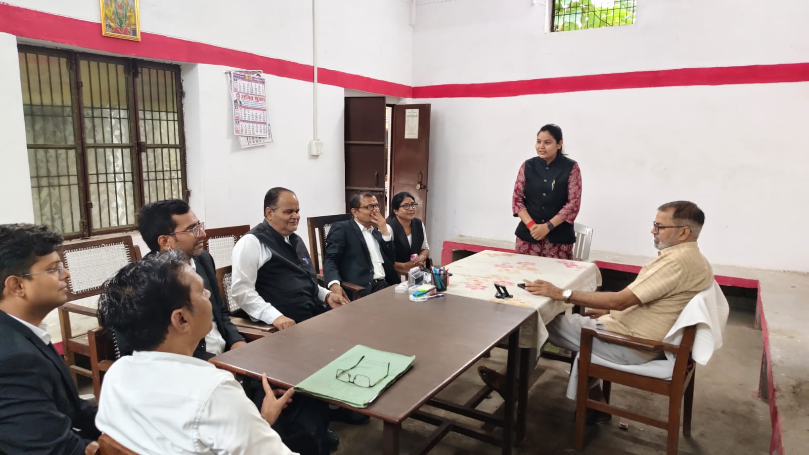 Jalaun : आगामी राष्ट्रीय लोक अदालत 12सितम्बर को सफल बनाये जाने को लेकर बैठक हुई सम्पन्न