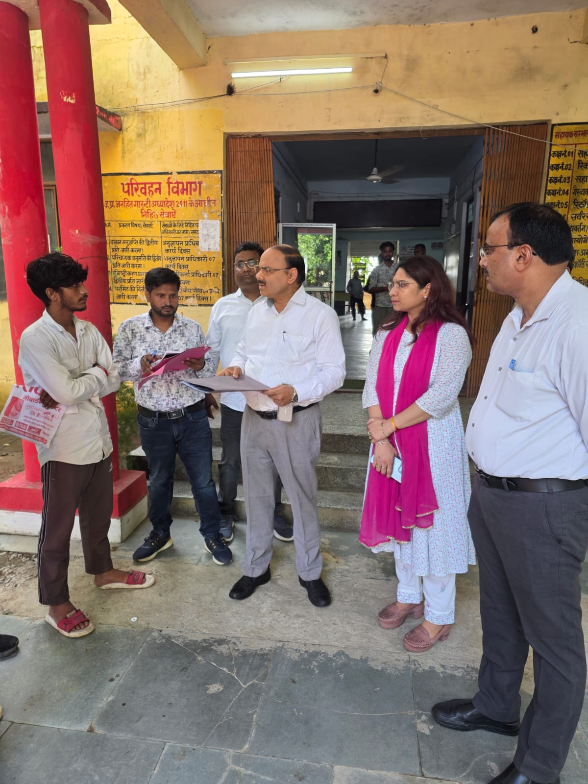 Jalaun : सम्भागीय परिवहन अधिकारी (प्रशासन) कानपुर ने किया ARTO ORAI का औचक निरीक्षण,कार्यालय में लगे CCTV कैमरों की करी जाँच