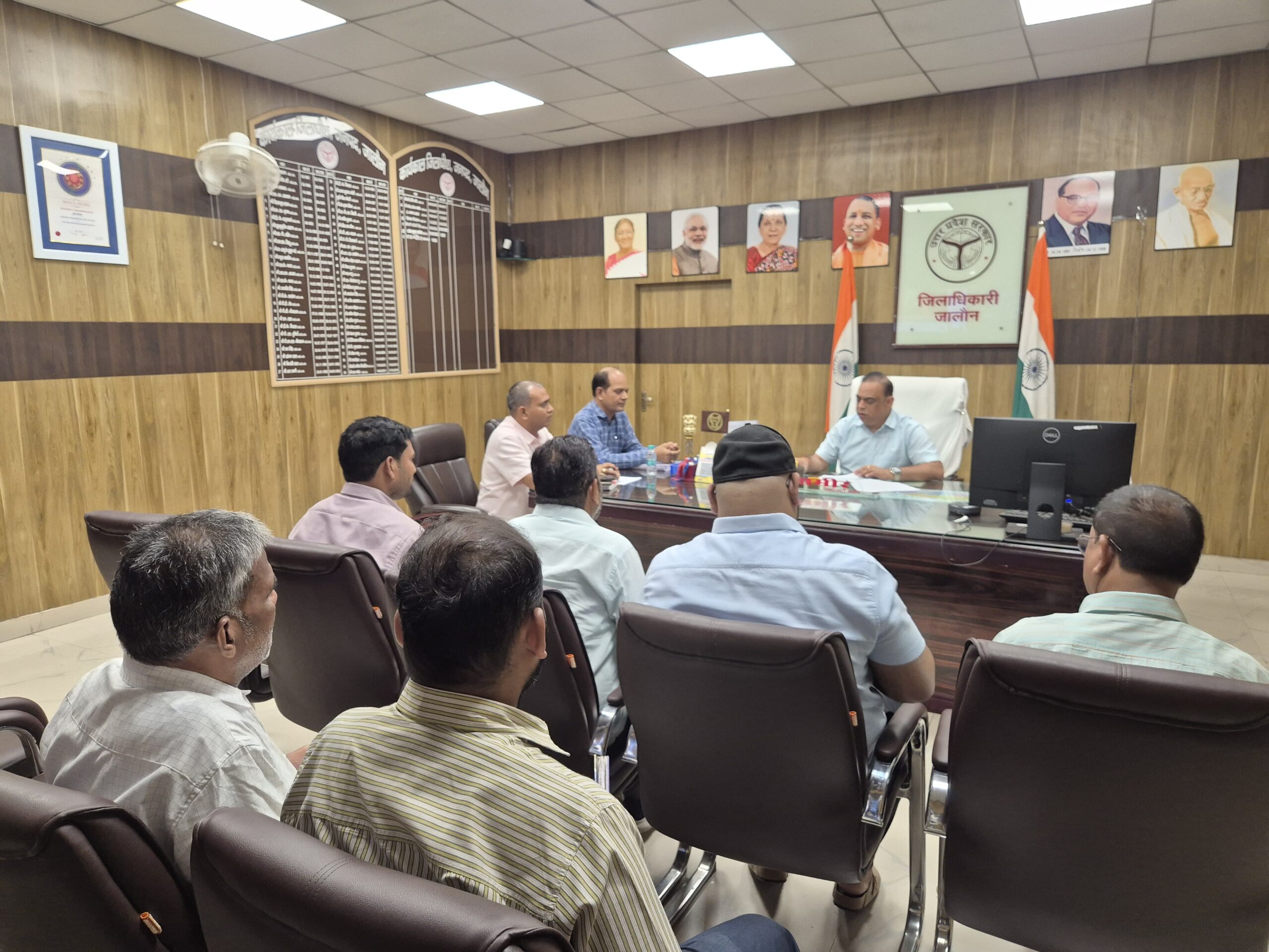 Jalaun : जिला स्तरीय MCMC का गठन, जिला निर्वाचन अधिकारी ने निष्पक्ष एवं पारदर्शी मीडिया मॉनिटरिंग के दिए निर्देश