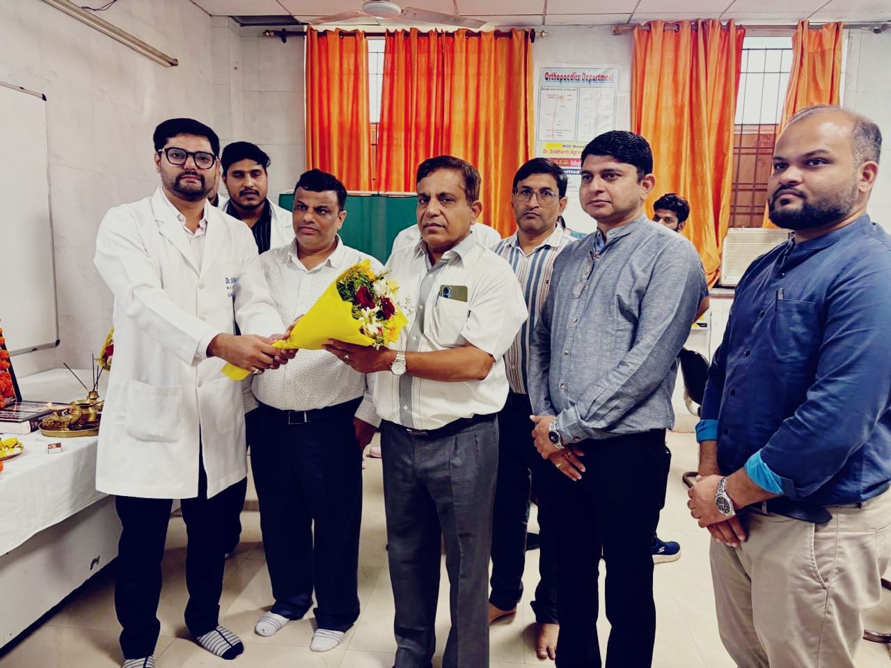 Jalaun : आयुष्मान कार्ड धारकों के लिए राजकीय मेडिकल कॉलेज के आर्थोपेडिक डिपार्मेंट में लगा विशेष कैंप